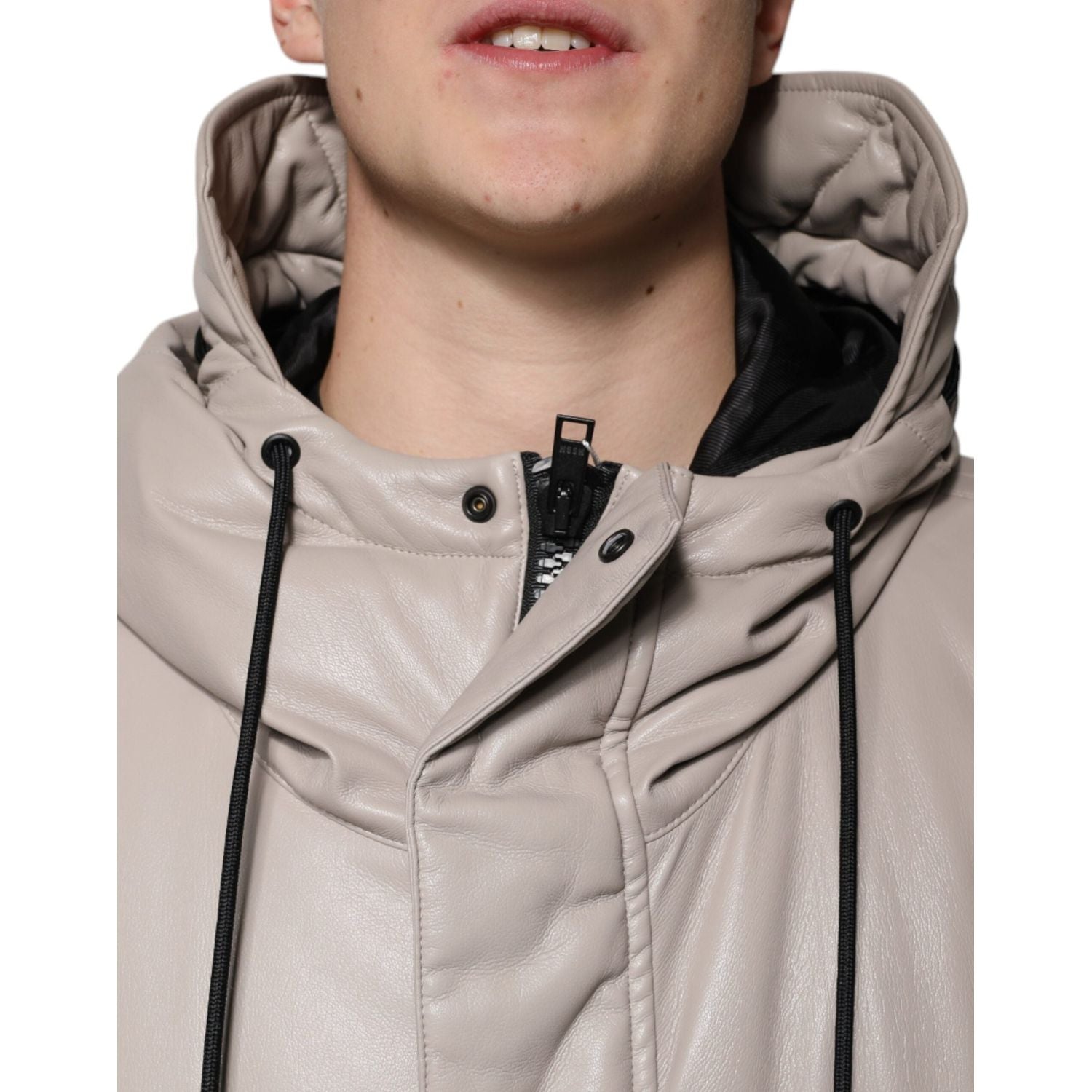 Front view with bag zipped and handles upright.