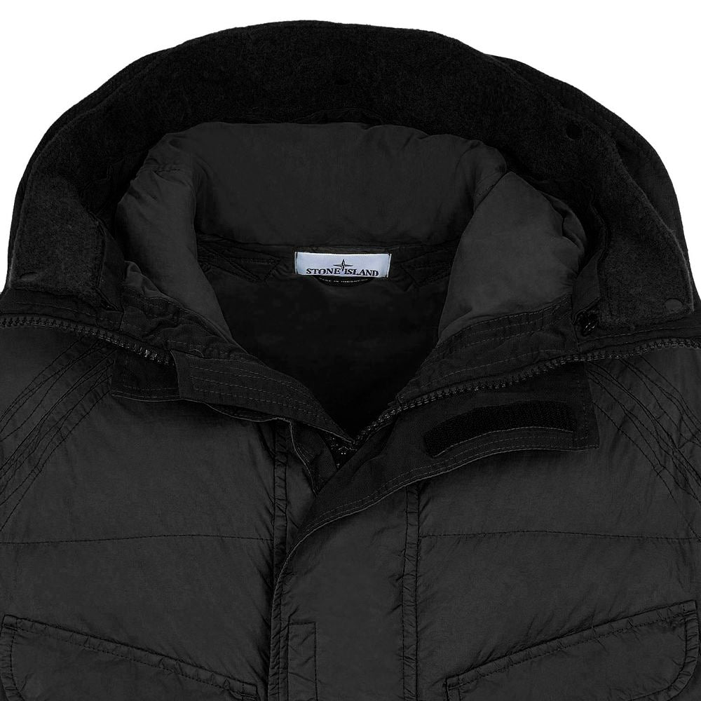 Front view with bag zipped and handles upright.