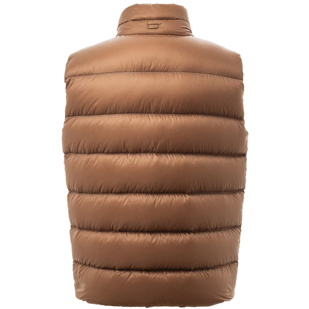 Front view with bag zipped and handles upright.