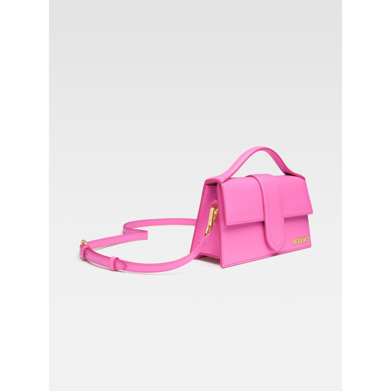 Front view with bag zipped and handles upright.