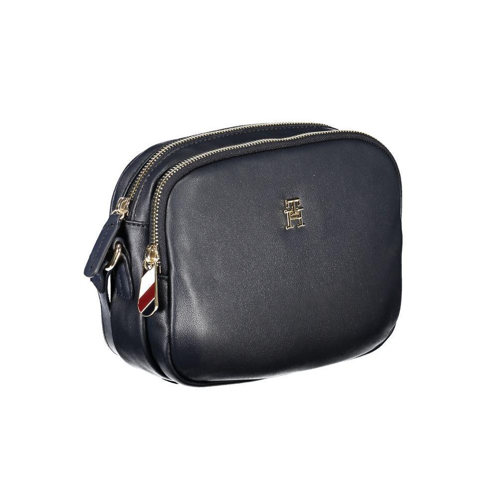 Front view with bag zipped and handles upright.