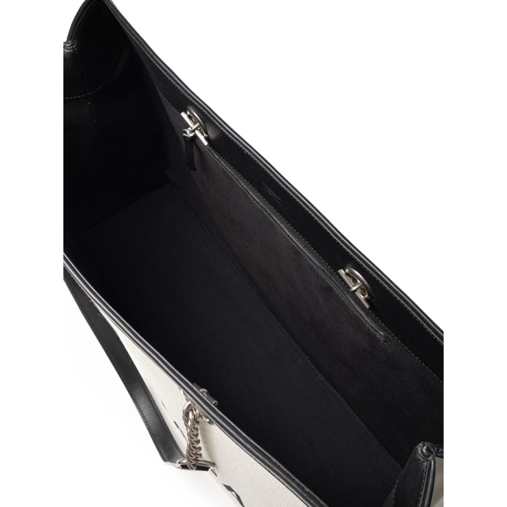 Front view with bag zipped and handles upright.