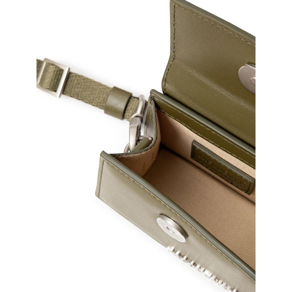 Front view with bag zipped and handles upright.