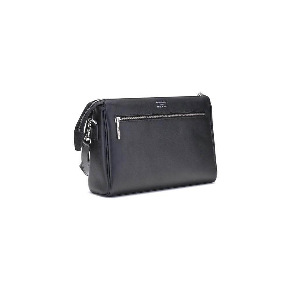 Front view with bag zipped and handles upright.
