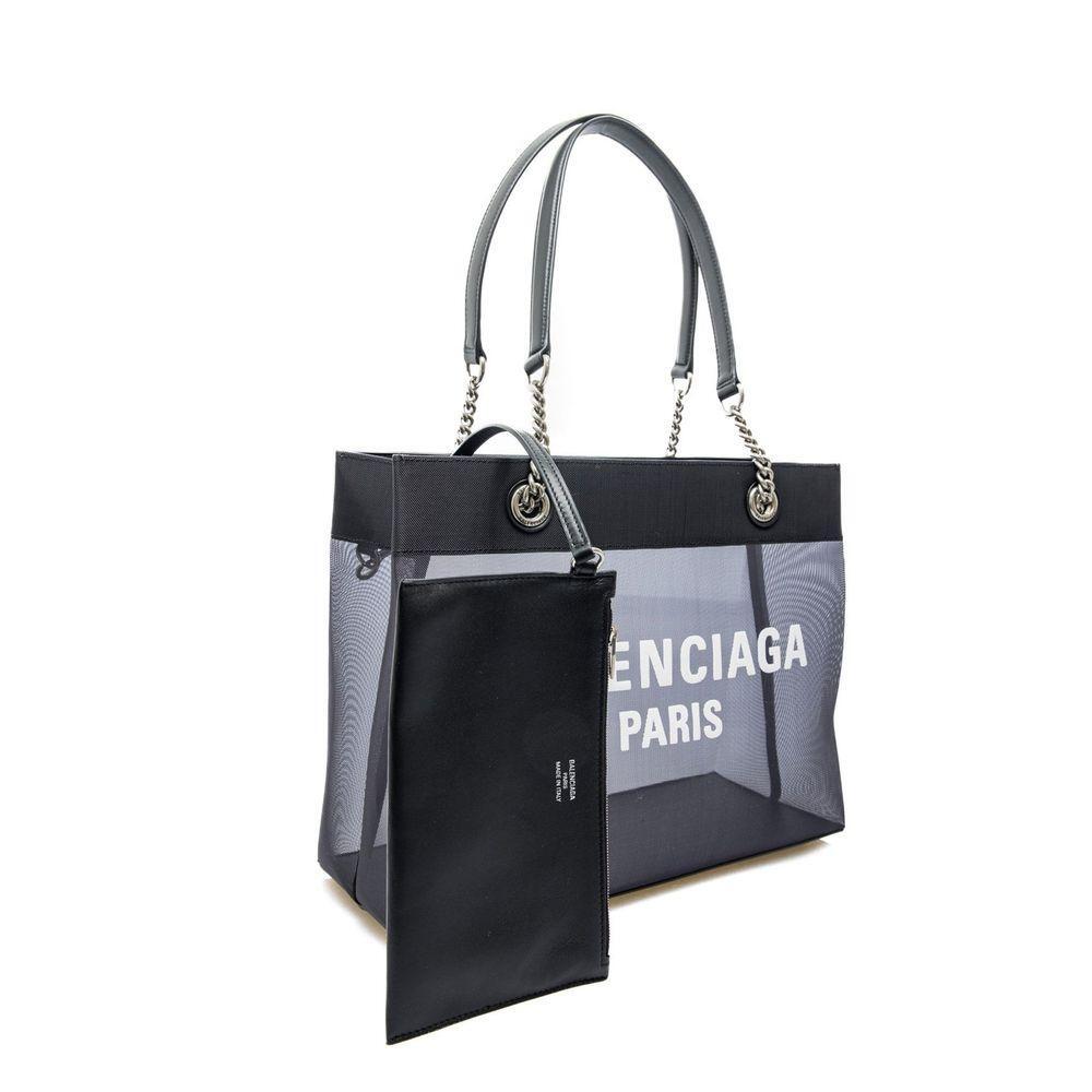 Front view with bag zipped and handles upright.