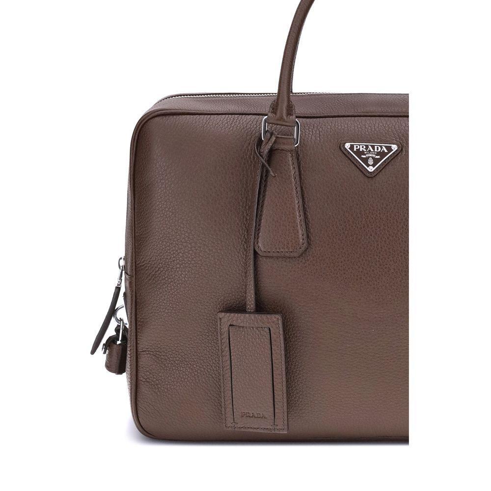Front view with bag zipped and handles upright.